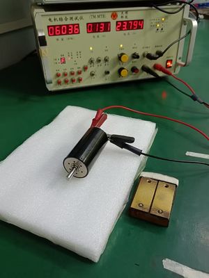 Disesuaikan 35mm Sikat DC Motor Coreless 92 Watt 4640rpm 12V Efisiensi Tinggi